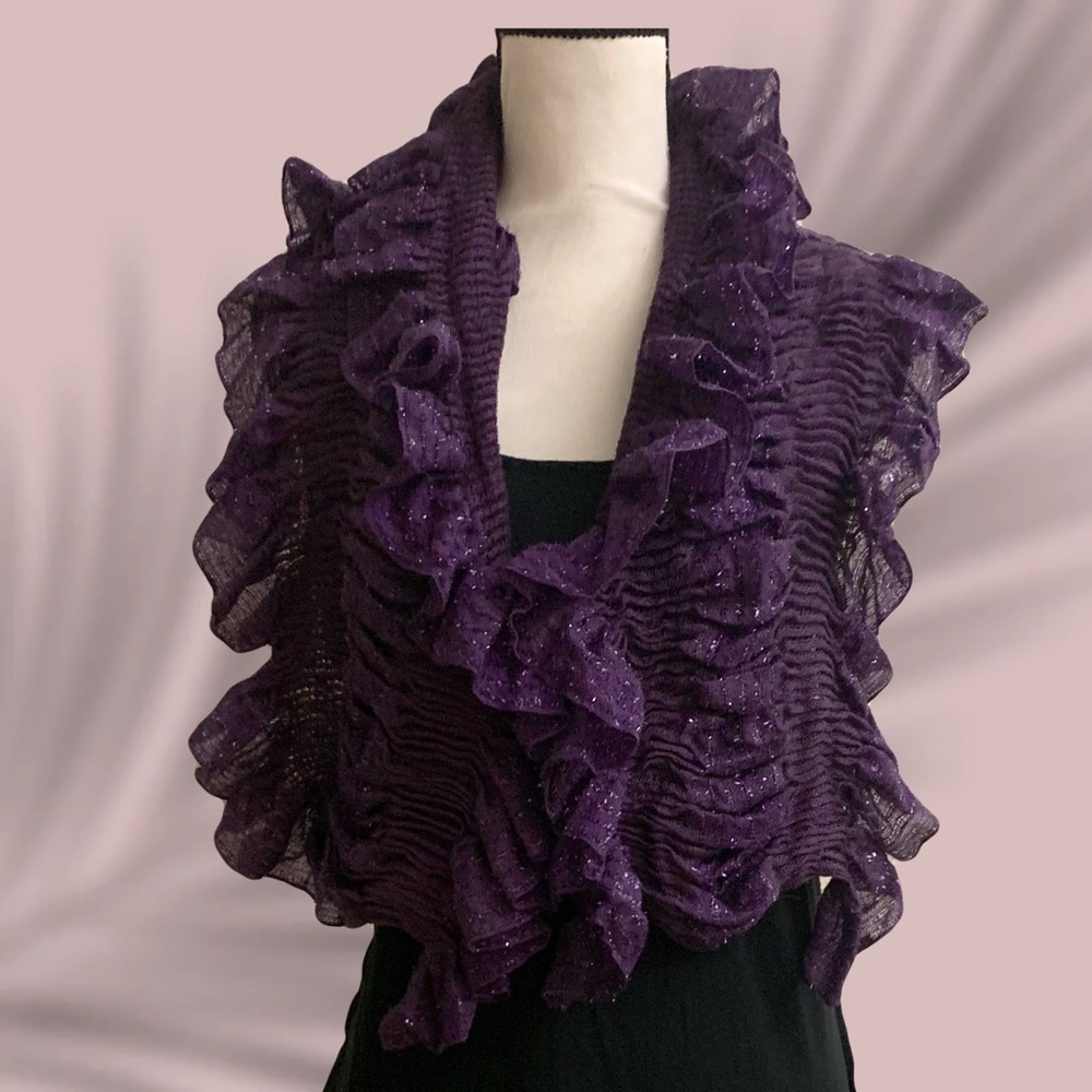 Ruffled statement scarf - Picture 2 of 2